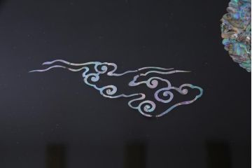 中古　民芸家具　ガラス天板付き　鳳凰　気品漂う螺鈿細工の座卓(ローテーブル)