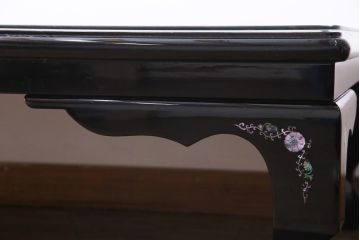 中古　民芸家具　ガラス天板付き　鳳凰　気品漂う螺鈿細工の座卓(ローテーブル)