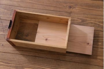 アンティーク家具　古民具　明治期　観音扉　風格のあるヒノキ材製の重ね箪笥(衣装箪笥)