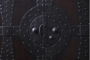 アンティーク家具　古民具　明治期　観音扉　風格のあるヒノキ材製の重ね箪笥(衣装箪笥)