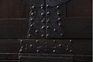 アンティーク家具　古民具　明治期　観音扉　風格のあるヒノキ材製の重ね箪笥(衣装箪笥)