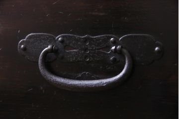 アンティーク家具　古民具　明治期　観音扉　風格のあるヒノキ材製の重ね箪笥(衣装箪笥)