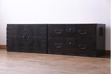 アンティーク家具　古民具　明治期　観音扉　風格のあるヒノキ材製の重ね箪笥(衣装箪笥)