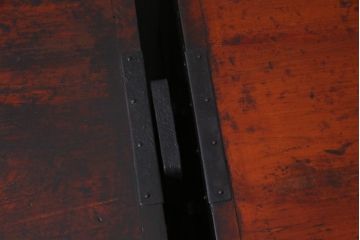 アンティーク家具　古民具　明治期　観音扉　風格のあるヒノキ材製の重ね箪笥(衣装箪笥)