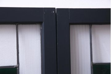 ラフジュ工房オリジナル　古建具リメイク　ノスタルジックなステンドグラス入り戸棚(収納棚、サイドボード)