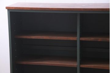 当店オリジナルガラス入り　ペイント家具　古い建具をリメイクしたレトロな収納棚(戸棚、食器棚)