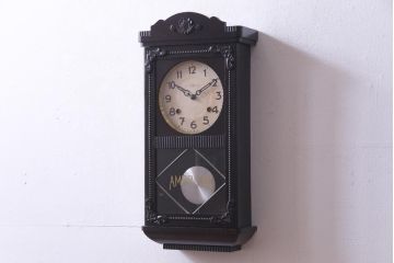 アンティーク雑貨　昭和初期　トレードマークT.K　手巻き　細かな意匠が目を引くゼンマイ式振り子時計(柱時計、壁掛け時計)