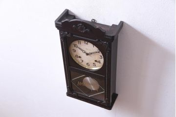 アンティーク雑貨　昭和初期　トレードマークT.K　手巻き　細かな意匠が目を引くゼンマイ式振り子時計(柱時計、壁掛け時計)