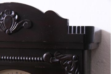 アンティーク雑貨　昭和初期　トレードマークT.K　手巻き　細かな意匠が目を引くゼンマイ式振り子時計(柱時計、壁掛け時計)