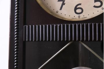 アンティーク雑貨　昭和初期　トレードマークT.K　手巻き　細かな意匠が目を引くゼンマイ式振り子時計(柱時計、壁掛け時計)