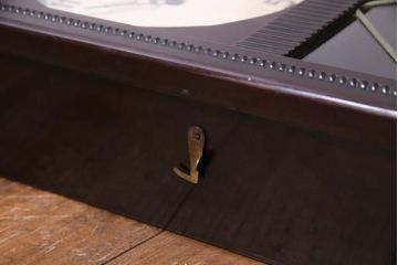 アンティーク雑貨　昭和初期　トレードマークT.K　手巻き　細かな意匠が目を引くゼンマイ式振り子時計(柱時計、壁掛け時計)