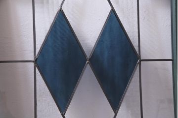 ラフジュ工房オリジナル　リメイク家具　落ち着いた爽やかさが漂うステンドグラス入り収納棚(ガラス戸棚)