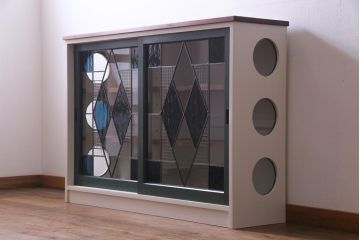 ラフジュ工房オリジナル　リメイク家具　落ち着いた爽やかさが漂うステンドグラス入り収納棚(ガラス戸棚)