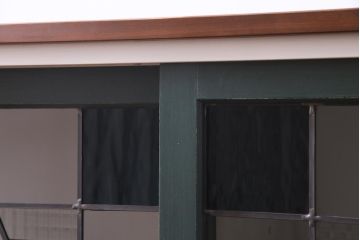 ラフジュ工房オリジナル　リメイク家具　落ち着いた爽やかさが漂うステンドグラス入り収納棚(ガラス戸棚)