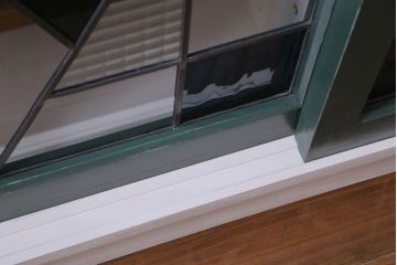 ラフジュ工房オリジナル　リメイク家具　落ち着いた爽やかさが漂うステンドグラス入り収納棚(ガラス戸棚)