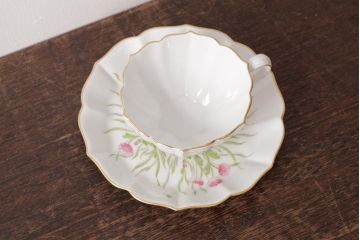 中古美品　HEREND HVNGARY(ヘレンド)　DAISY(デイジー)　カップ&ソーサー(洋食器)(定価約6万千円)