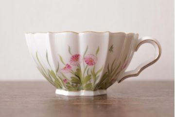 中古美品　HEREND HVNGARY(ヘレンド)　DAISY(デイジー)　カップ&ソーサー(洋食器)(定価約6万千円)