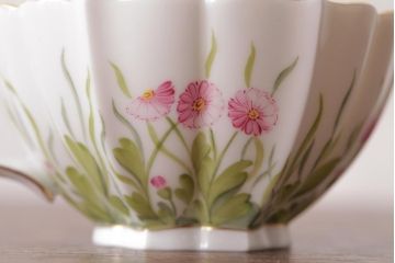 中古美品　HEREND HVNGARY(ヘレンド)　DAISY(デイジー)　カップ&ソーサー(洋食器)(定価約6万千円)