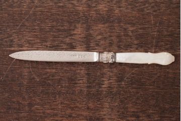 アンティーク雑貨　イギリスアンティーク　Victorian(ヴィクトリアン)　Sheffield(シェフィールド)　白蝶貝　スターリングシルバー(銀製)　ペーパーナイフ(レターオープナー)
