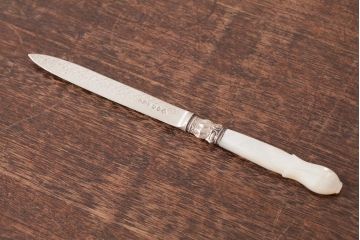 アンティーク雑貨　イギリスアンティーク　Victorian(ヴィクトリアン)　Sheffield(シェフィールド)　白蝶貝　スターリングシルバー(銀製)　ペーパーナイフ(レターオープナー)