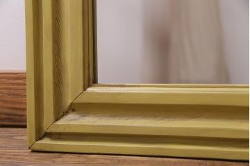 アンティーク雑貨　ラフジュ工房オリジナル　ペイント　落ち着いたイエローが空間のアクセントになるウォールミラー(鏡、姿見、壁掛け鏡)(R-033959)