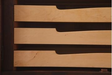 中古　北海道民芸家具　リメイク　シックな印象のローボード(収納棚、リビングボード)(1)