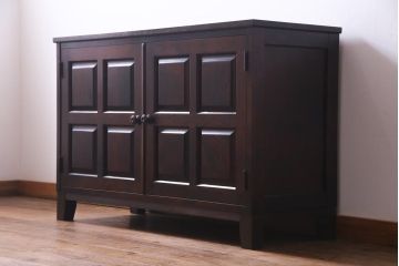 中古　北海道民芸家具　リメイク　シックな印象のローボード(収納棚、リビングボード)(1)