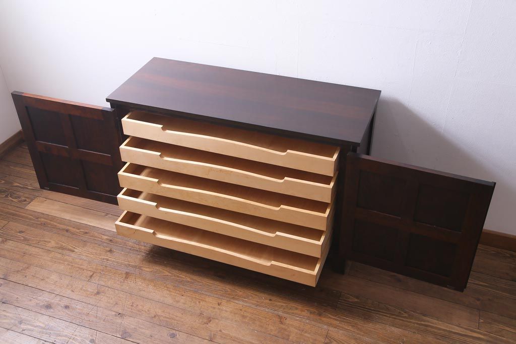 中古　北海道民芸家具　リメイク　シックな印象のローボード(収納棚、リビングボード)(1)