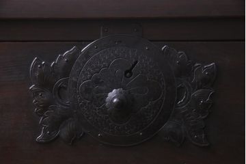 アンティーク家具　和製アンティーク　下開き扉のリメイク仙台箪笥ローボード(和タンス、テレビボード、収納棚)
