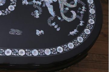中古　民芸家具　オーバル型　煌びやかな螺鈿細工の座卓(ローテーブル、センターテーブル)(定価約74万円)
