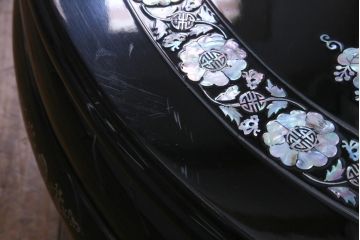 中古　民芸家具　オーバル型　煌びやかな螺鈿細工の座卓(ローテーブル、センターテーブル)(定価約74万円)
