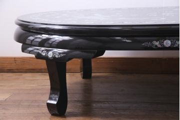 中古　民芸家具　オーバル型　煌びやかな螺鈿細工の座卓(ローテーブル、センターテーブル)(定価約74万円)