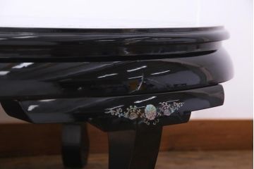 中古　民芸家具　オーバル型　煌びやかな螺鈿細工の座卓(ローテーブル、センターテーブル)(定価約74万円)
