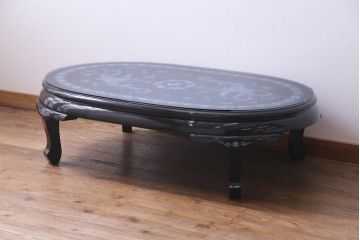 中古　民芸家具　オーバル型　ガラス天板付き　煌びやかな螺鈿細工の座卓(ローテーブル、センターテーブル)(定価約74万円)