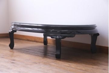 中古　民芸家具　オーバル型　ガラス天板付き　煌びやかな螺鈿細工の座卓(ローテーブル、センターテーブル)(定価約74万円)