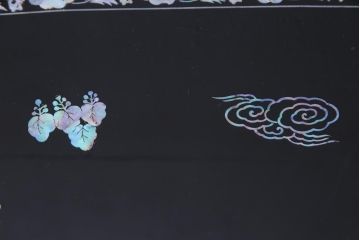 中古　民芸家具　オーバル型　ガラス天板付き　煌びやかな螺鈿細工の座卓(ローテーブル、センターテーブル)(定価約74万円)