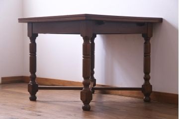 ヴィンテージ家具　イギリスビンテージ　木の温もり溢れるエクステンションテーブル(ダイニングテーブル)