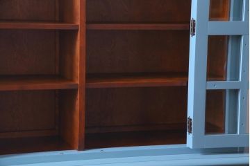 リメイク家具　北海道民芸　爽やかなペイントカラーがお洒落な食器棚(カップボード、収納棚)