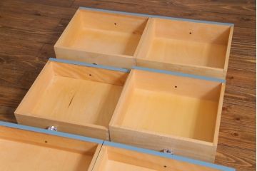 リメイク家具　北海道民芸　爽やかなペイントカラーがお洒落な食器棚(カップボード、収納棚)