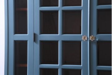 リメイク家具　北海道民芸　爽やかなペイントカラーがお洒落な食器棚(カップボード、収納棚)