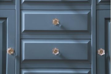 リメイク家具　北海道民芸　爽やかなペイントカラーがお洒落な食器棚(カップボード、収納棚)