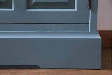 リメイク家具　北海道民芸　爽やかなペイントカラーがお洒落な食器棚(カップボード、収納棚)