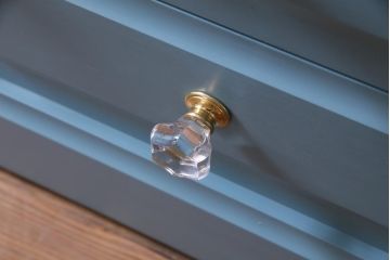 リメイク家具　北海道民芸　爽やかなペイントカラーがお洒落な食器棚(カップボード、収納棚)
