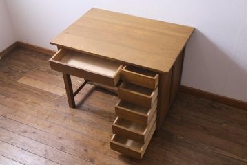 アンティーク家具　昭和中期　シンプルで懐かしい雰囲気の片袖デスク(机、在宅ワーク、在宅用カウンターテーブル、作業台)(1)
