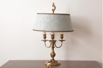フランスビンテージ　3灯　エレガントな佇まいが素敵なテーブルランプ(卓上ランプ、スタンドライト)