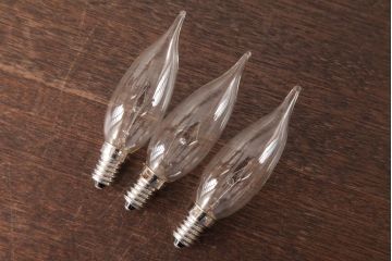フランスビンテージ　3灯　エレガントな佇まいが素敵なテーブルランプ(卓上ランプ、スタンドライト)
