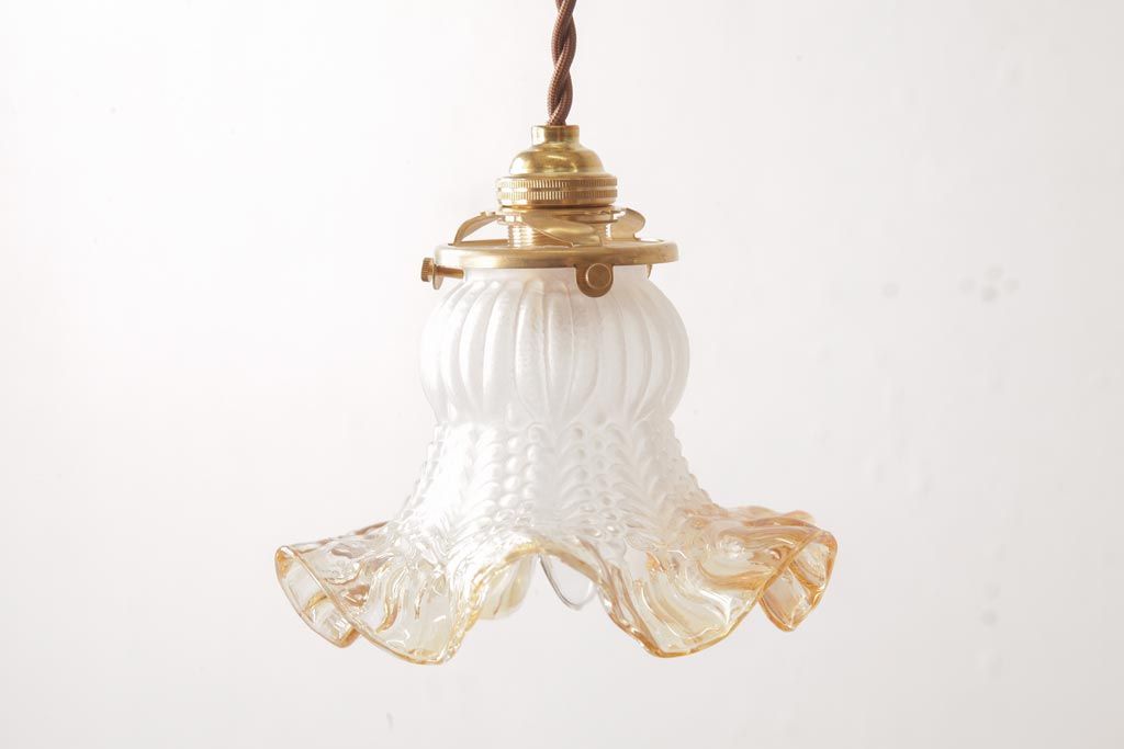 フランスアンティーク　波うつようなフリルシェードが可愛らしいペンダントライト(天井照明、電笠)