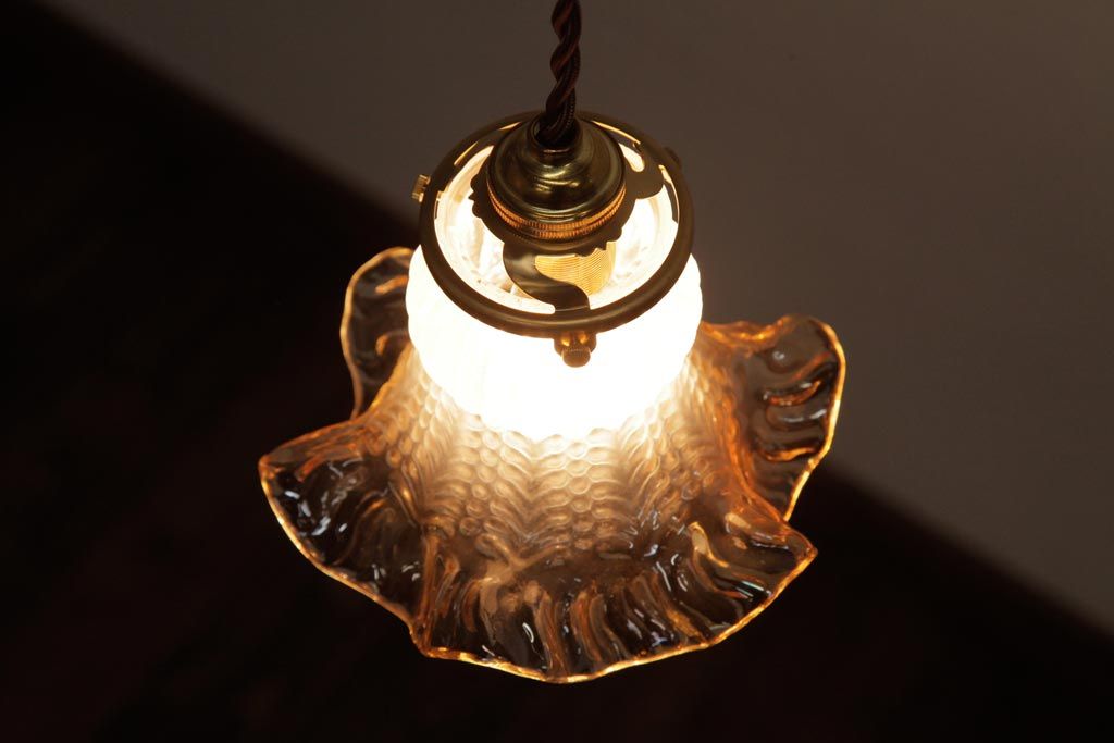 フランスアンティーク　波うつようなフリルシェードが可愛らしいペンダントライト(天井照明、電笠)