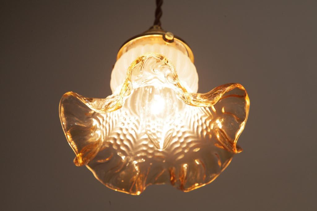 フランスアンティーク　波うつようなフリルシェードが可愛らしいペンダントライト(天井照明、電笠)