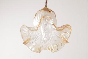 フランスアンティーク　波うつようなフリルシェードが可愛らしいペンダントライト(天井照明、電笠)